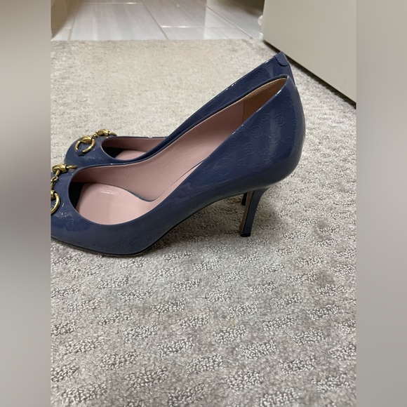 Gucci 39 Navy Patent with little logos. - Picture 5 of 7